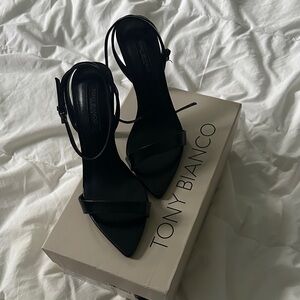 Tony Bianco Milos heel in black hi shine